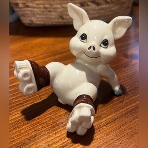 VINTAGE 1970s QQ SHINY CERAMIC PIG ON ROLLER SKATES FIGURINE MADE IN JAPAN